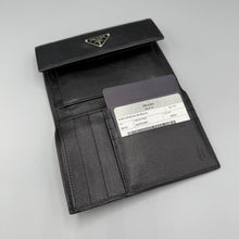 Lade das Bild in den Galerie-Viewer, Prada Saffiano Triangle Wallet
