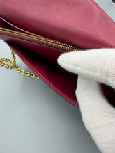 Lade das Bild in den Galerie-Viewer, Louis Vuitton Flore Chain Wallet
