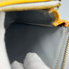 Lade das Bild in den Galerie-Viewer, Louis Vuitton Vernis Lexington Pochette Yellow
