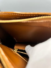 Lade das Bild in den Galerie-Viewer, Louis Vuitton Vernis Houston Bag Bronze
