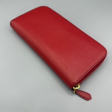 Lade das Bild in den Galerie-Viewer, Prada Saffiano Triangle Long Zippy
