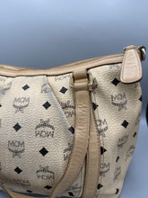 Lade das Bild in den Galerie-Viewer, MCM Shopper Beige Small
