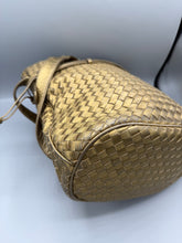Lade das Bild in den Galerie-Viewer, Bottega Veneta Gold Bucket Bag
