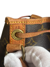 Lade das Bild in den Galerie-Viewer, Louis Vuitton Petit Noe Monogram
