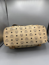 Lade das Bild in den Galerie-Viewer, MCM Shopper Beige
