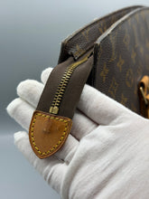 Lade das Bild in den Galerie-Viewer, Louis Vuitton Babylone Monogram Shopper
