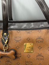 Lade das Bild in den Galerie-Viewer, MCM Brown Shopper Dog Bone
