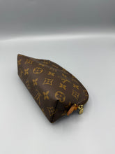 Lade das Bild in den Galerie-Viewer, Louis Vuitton Kosmetic PM Monogram
