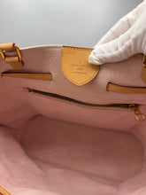 Lade das Bild in den Galerie-Viewer, Louis Vuitton Girolata Damier Azur
