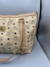 Lade das Bild in den Galerie-Viewer, MCM Shopper Beige
