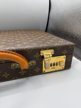 Lade das Bild in den Galerie-Viewer, Louis Vuitton President Classeur Monogram
