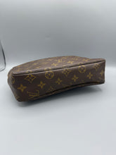 Lade das Bild in den Galerie-Viewer, Louis Vuitton Trousse Toilette 23
