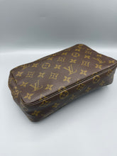 Lade das Bild in den Galerie-Viewer, Louis Vuitton Trousse Toilette 23
