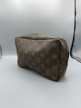 Lade das Bild in den Galerie-Viewer, Louis Vuitton Trousse Toilette 23
