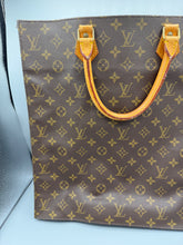 Lade das Bild in den Galerie-Viewer, Louis Vuitton Sac Plat
