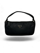 Lade das Bild in den Galerie-Viewer, Prada Nylon Pochette Black
