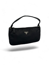 Lade das Bild in den Galerie-Viewer, Prada Nylon Pochette Black
